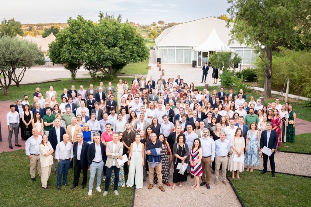 Foto de familia de los asociados de la AEFA